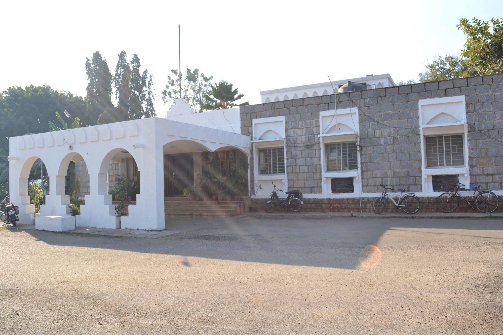 Kstdc Hotel Mayura Bhuvaneshwari Kamalapur Hampi Zewnętrze zdjęcie